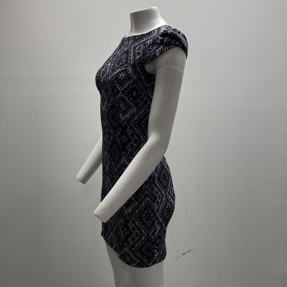 Professional Dress - Picture 2 of 5